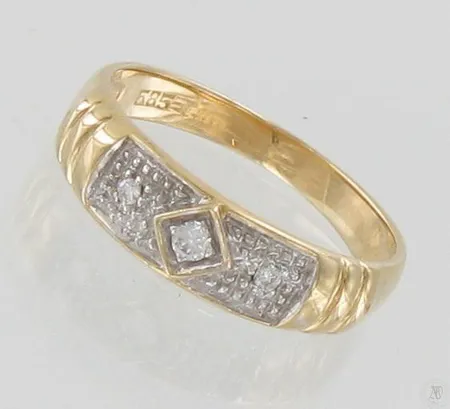 Timanttisormus 1xn.0.03ct 2xn.0.01ct, koko 17, 585, paino 2,4g Paino: 2,4 g
