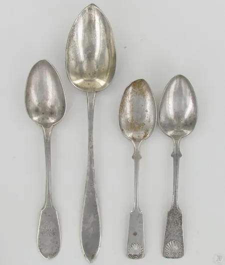 Viallisia tarjoilulusikoita, 813, paino 240,0g Paino: 240   g
