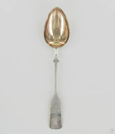 Tarjoilulusikka, kaiverrettu, pituus 240mm, 813, paino 58,0g Paino: 58   g