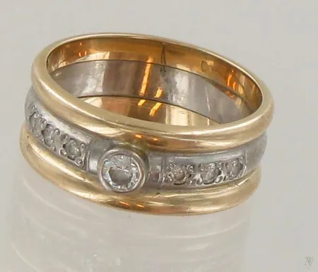 Timanttisormus 1xn.0.08ct ja 6xn.0.01ct, koko 16½, 585 kelta-ja valkokulta, paino 4,9g Paino: 4,9 g
