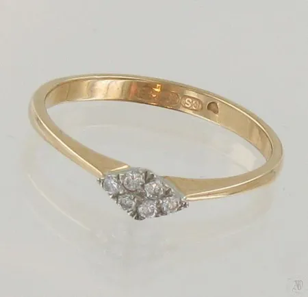 Timanttisormus 6xn.0.01ct, koko 18½, 585, paino 1,9g Paino: 1,9 g