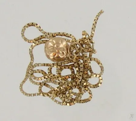 Kaulaketju, riipus viallisia, 585, paino 4,9g Paino: 4,9 g