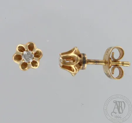 Timanttikorvakorut 2xn.0.05ct, Ø 5,4mm, 585, paino 1,4g Paino: 1,4 g
