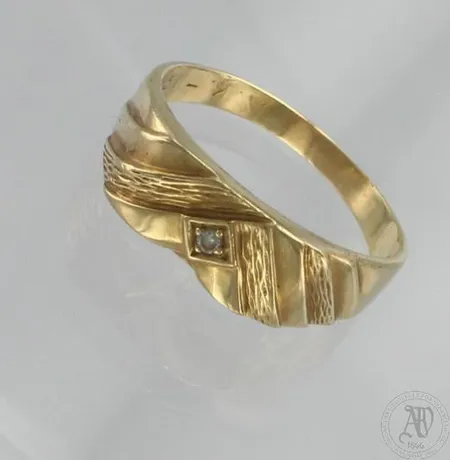 Kantasormus timantilla 1xn.0.01ct, kaiverrettu, koko 21¼, 375, paino 4,3g Paino: 4,3 g
