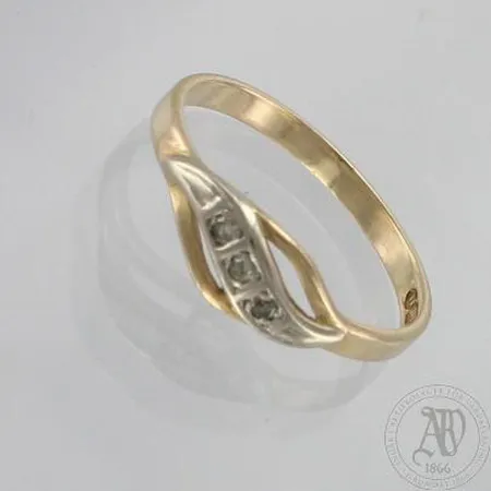 Timanttisormus 3xn.0.01ct, koko 16¾, 585 kelta- ja valkokulta, paino 1,5g Paino: 1,5 g