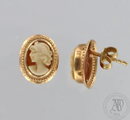 Cameekorvanapit, korkeus 11mm, 585br, paino 1,2g Paino: 1,2 g