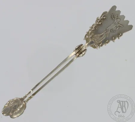 Sokeripihdit, vuodelta 1947, pituus 100mm, 813, paino 23,8g Paino: 23,8 g