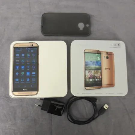 Älypuhelin HTC One (M8), laatikko, laturi ja suojakuori