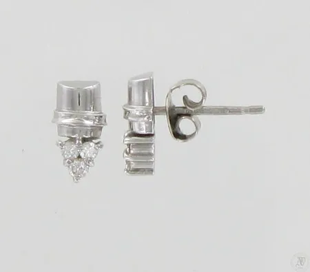 Timanttikorvakorut 6xn.0.02ct, korkeus 10mm, toinen tausta puuttuu, 585 valkokulta, paino 1,4g Paino: 1,4 g