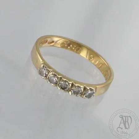 Timanttisormus 5xn.0.06ct, kaiverrettu, koko 16½, 585, paino 2,2g Paino: 2,2 g