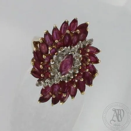 Kivisormus timanteilla 18xn.0.005ct, koko 16¾, 585br, paino 6,1g Paino: 6,1 g