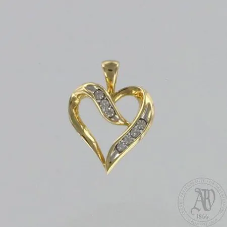 Sydänriipus timanteilla 7xn.0.005ct, korkeus 19mm, 585, paino 1,6g Paino: 1,6 g