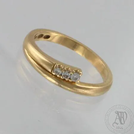 Timanttisormus 3xn.0.01-0.03ct, koko 16½, 585, paino 2,8g Paino: 2,8 g