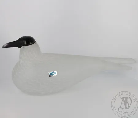 Lasilintu, signeeraus Oiva Toikka Nuutajärvi Notsjö 2410/3000, korkeus 140mm. Nouto ainoastaan myymälästä.