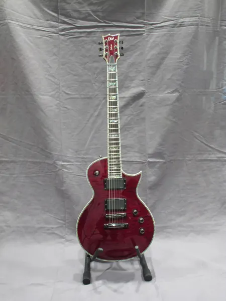 Sähkökitara ESP LTD Deluxe EC-1000, uuden veroinen, sarjanumero R0813926, ESPn kova kantolaukku. Nouto ainoastaan myymälästä