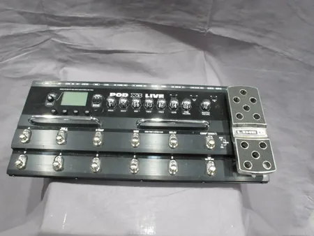 Multiefekti pedali LINE 6 Pod X3 Live, virtajohto. Nouto ainoastaan myymälästä