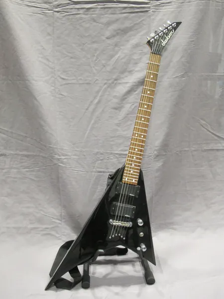 Sähkökitara Jackson Pro Series Rhoads, lieviä käytön jälkiä, crafted in India, pehmeä kantolaukku. Nouto ainoastaan myymälästä.