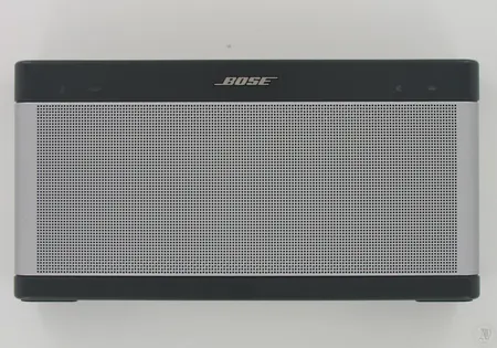 Bose SoundLink III Bluetooth-kaiutin, ohjekirjat, virtajohdot, kuitti, omassa laatikossa