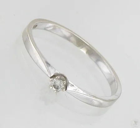 Timanttisormus 1xn.0.06ct, koko 17¾, 750 valkokulta, paino 1,6g Paino: 1,6 g
