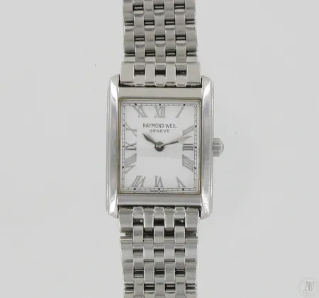 Teräsrannekello Raymond Weil Geneve, quartz:paristo loppunut, pieniä käytön jälkiä, taulun mitat 22x30mm, hihnan pituus 155, mukana lisäpala, laatikko