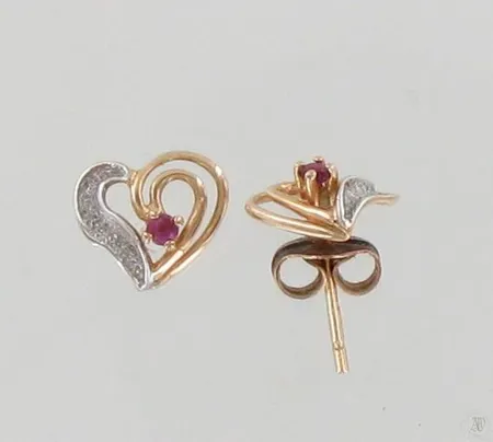 Kivikorvakorut, korkeus 8mm, 585br, paino 0,8g Paino: 0,8 g