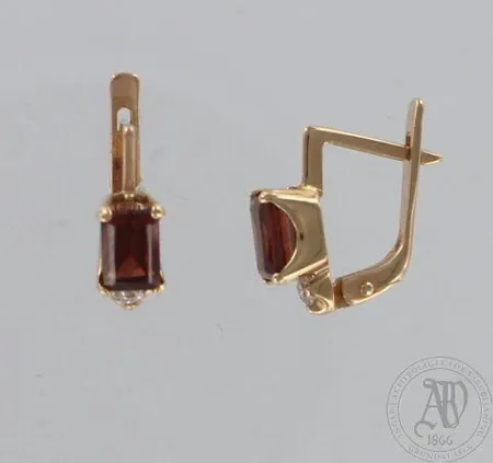Kivikorvakorut, korkeus 14mm, 585br, paino 2,9g Paino: 2,9 g
