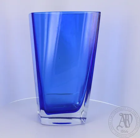 Purje maljakko Iittala, design Taru Syrjälä, koko 13cm x 18,5cm