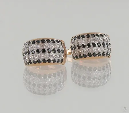 Kivikorvakorut, korkeus 13mm, 585br, paino 3,5g Paino: 3,5 g