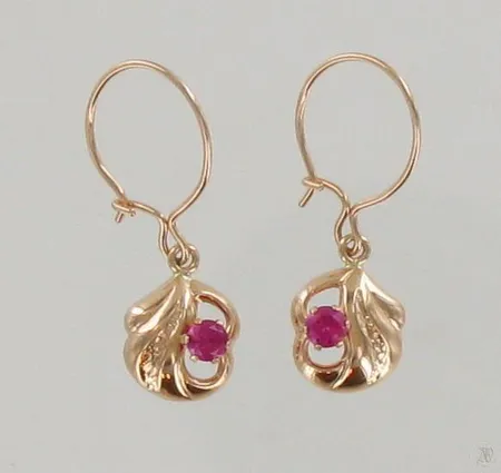 Kivikorvakorut, korkeus 24mm, 585br, paino 0,8g Paino: 0,8 g
