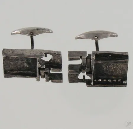 Kalvosinnapit design Jorma Laine, 830, paino 16,6g Paino: 16,6 g