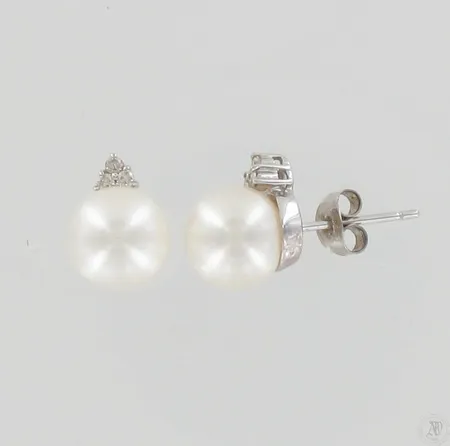 Helmikorvakorut timanteilla 6xn.0.005ct, helmen Ø 9mm, 585br valkokultaa, paino 3,3g Paino: 3,3 g