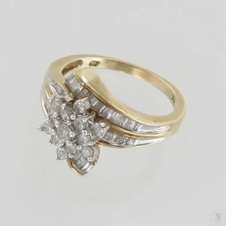 Timanttisormus 13xn.0.05ct, 6xn.0.05-0.005ct, 25xn.0.06ct Baquette-hiontainen, koko 17¼, 375, paino 4,0g Paino: 4   g