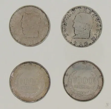 Neljä juhlarahaa, Suomen markka 100 vuotta, vuodelta 1960, nimellisarvo 1000mk, 875, paino 56,3g Paino: 56,3 g
