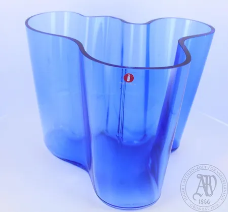 Aalto-maljakko, korkeus 160mm, sininen, uuden veroinen
