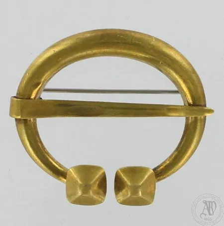 Rintakoru, Kalevala Koru, korkeus 31mm, pronssi