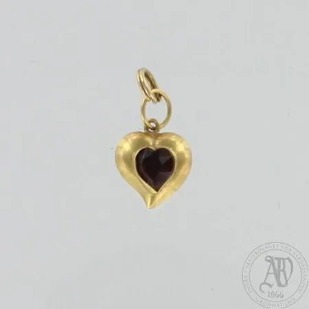 Maskottiriipus kivellä, korkeus 18mm, 585br, paino 0,6g Paino: 0,6 g