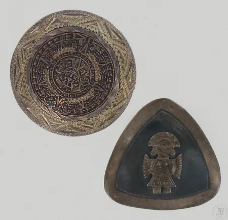 Kaksi rintaneulaa, Ø 40mm ja 35mm, 925, paino 20,6g Paino: 20,6 g