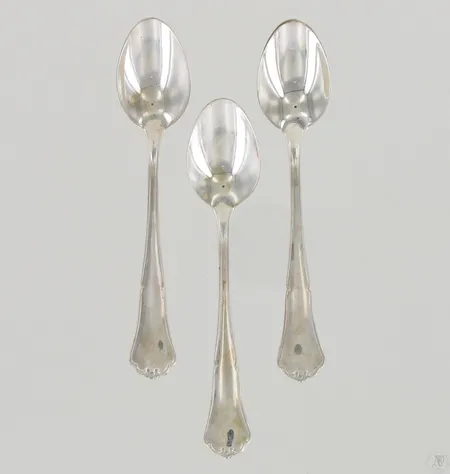 Kolme kahvilusikkaa, Chippendale, 115mm, 830, paino 41,0g Paino: 41   g