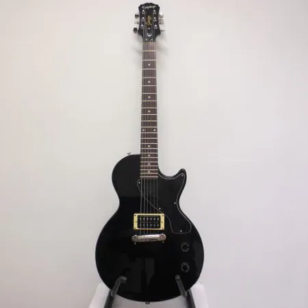 Sähkökitara Epiphone Junior Model, made in Indonesia, sarjanumero 0901230757, pehmeä laukku. Nouto ainoastaan myymälästä.
