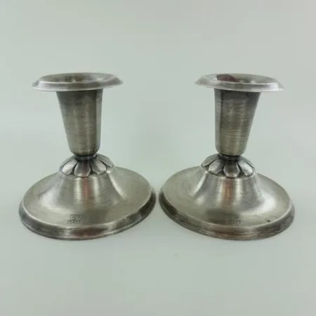 Kynttilänjalat, kaiverretut, korkeus 75mm, 830br, paino 134,6g Paino: 134,6 g