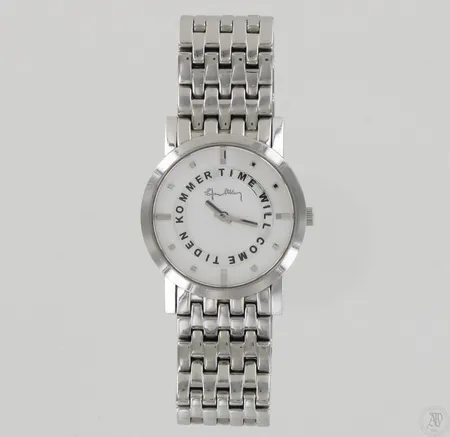 Teräsrannekello Efva Attling, My Time Will Come, quartz, taulun Ø 35mm, rannekkeen pituus 175mm, taulussa pieni tahra