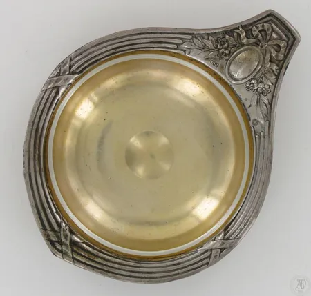 Tuhkakuppi lasivadilla, Ø 110mm, 800br, paino 129,0g Paino: 129   g