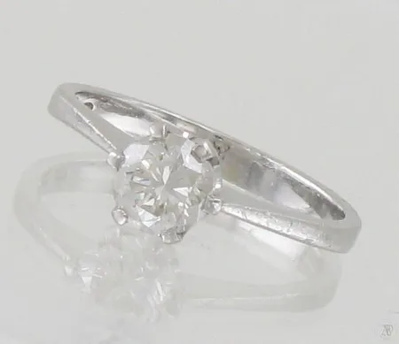 Timanttisormus 1xn.0.85ct, koko 17¾, 950 platinaa, paino 4,4g Paino: 4,4 g