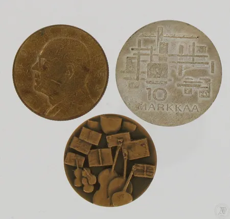 Juhlaraha Itsenäinen Suomi 50 vuotta, Säästöpankkiviikko 1967 Urho Kekkonen -kolikko ja pronssimitali Musica Fazer 1897-1972. Juhlaraha 900, paino 24,1g Paino: 24,1 g