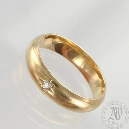 Timanttisormus 1xn0.04ct, koko 18½, 585, paino 5,2g Paino: 5,2 g