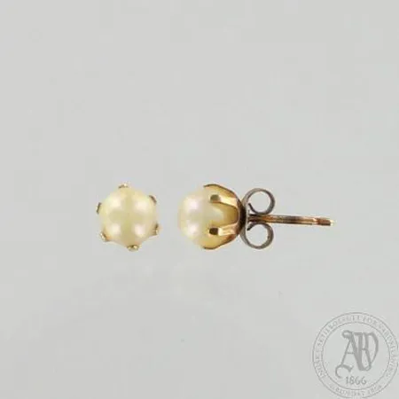 Helmikorvakorut, helmen Ø 6mm, 585br, paino 0,8g Paino: 0,8 g