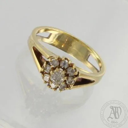 Timanttisormus 1xn.0.12ct 8xn.0.03ct, koko 17¼, 585, paino 4,1g Paino: 4,1 g