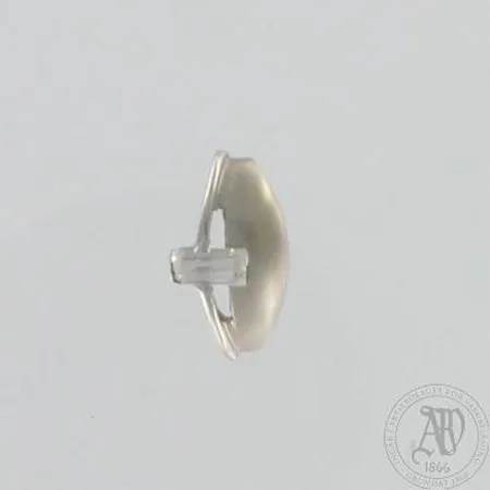 Kiviriipus, korkeus 15mm, 750br valkokulta, paino 1,9g Paino: 1,9 g