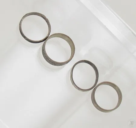 Viallisia sormuksia, 813-925, paino 14,2g Paino: 14,2 g