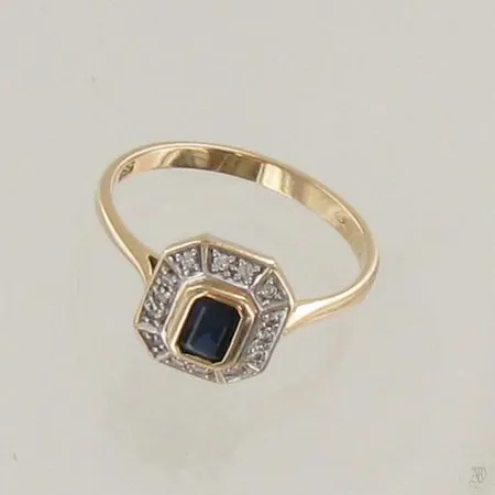 Sinisafiirisormus timanteilla 14xn.0.005ct, koko 18¾, 585br, paino 3,5g Paino: 3,5 g